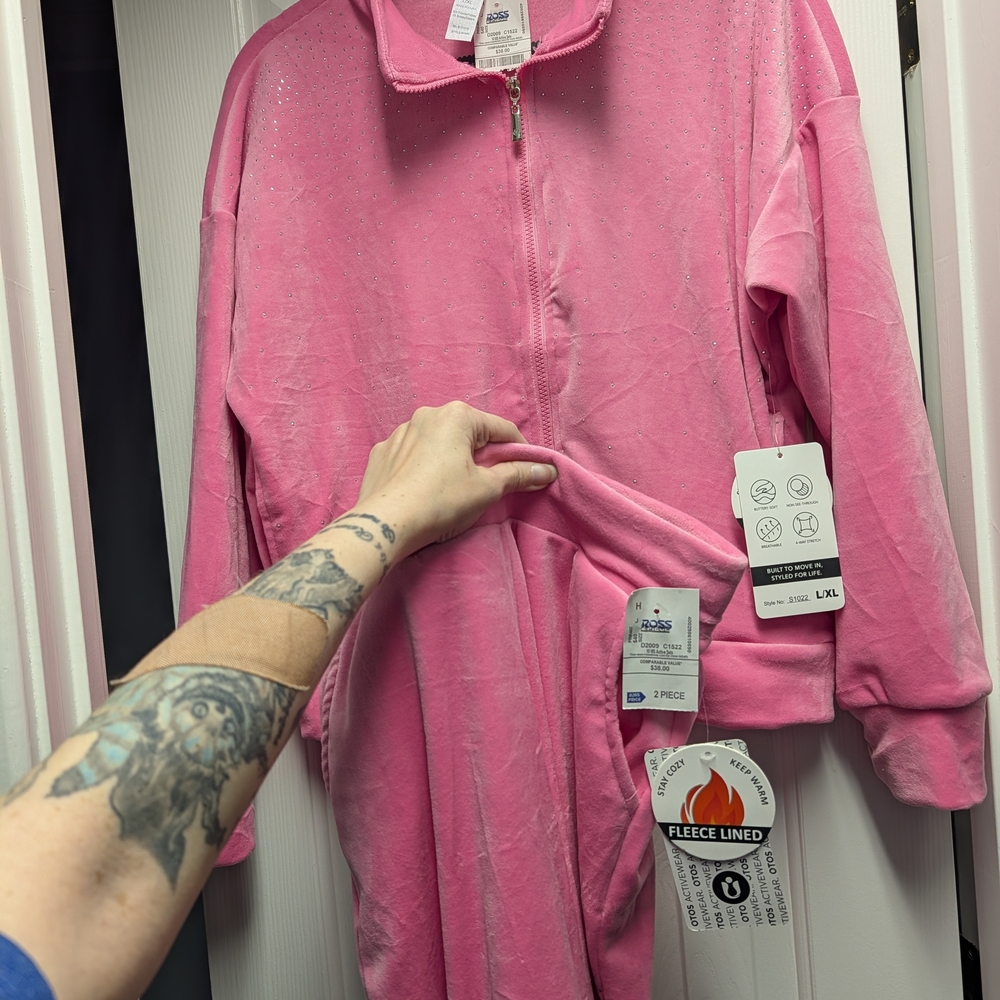 ✨NWT✨Pink Velour Zip-Up Jacket and Pants Set - Picture 2 of 8